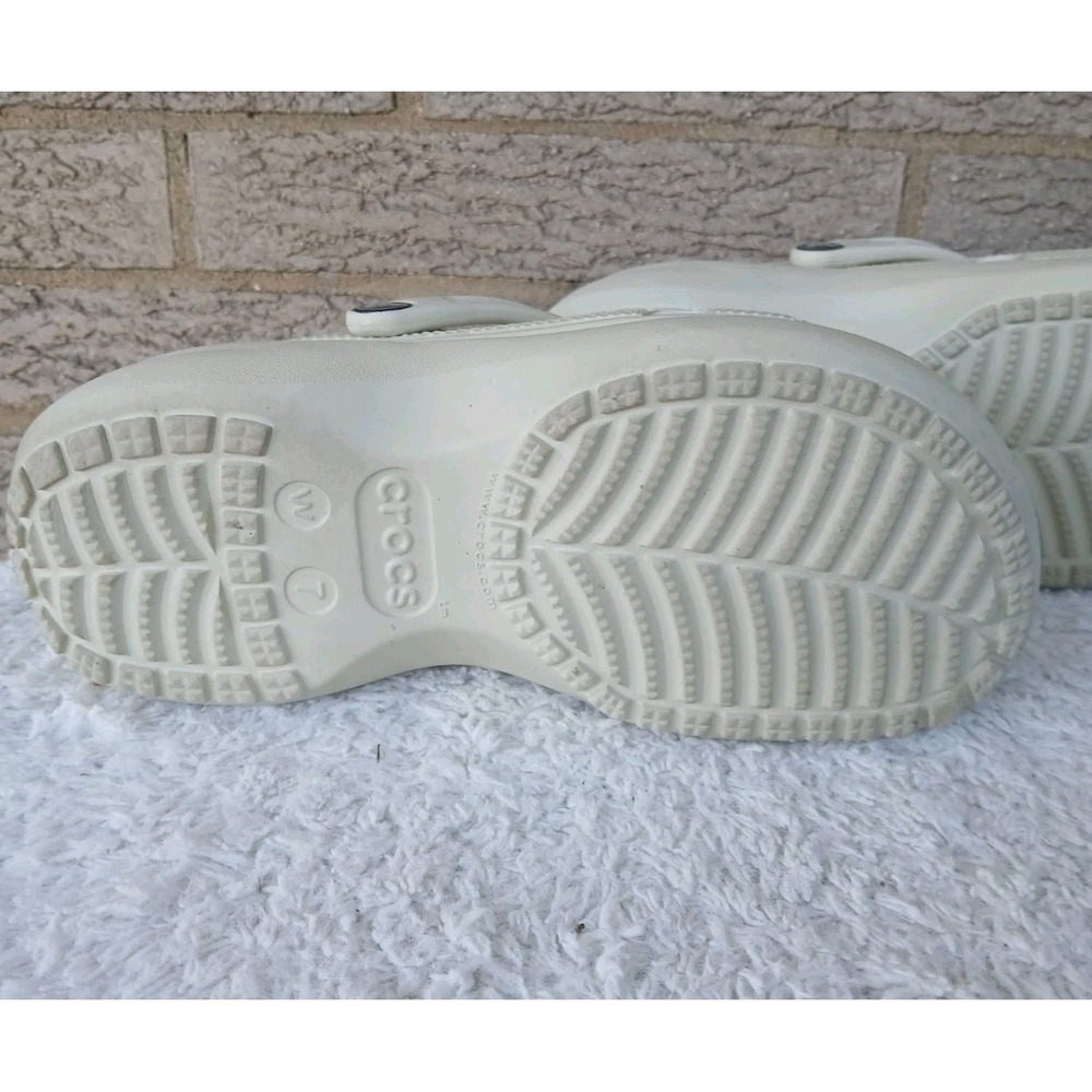 Crocs Women's Cream Platform Clog Daisy Charms Sz 7 - Picture 6 of 7